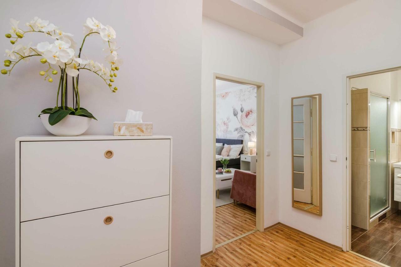 Apt In Prague Charles Bridge 1Km By Michal&Friends Luaran gambar